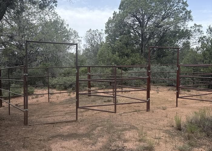 Houston Mesa, Horse Camp Site #10 horse corral